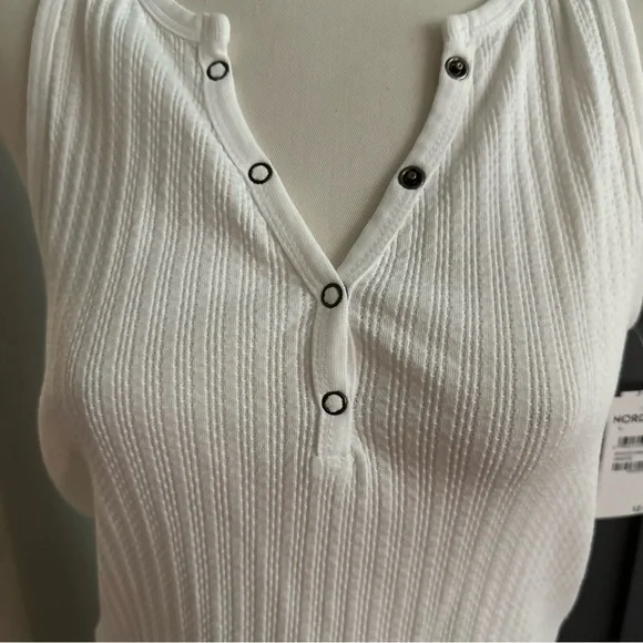 NEW Nordstrom BP White Ribbed Buttoned Tank Top. Size Large - Picture 2 of 5